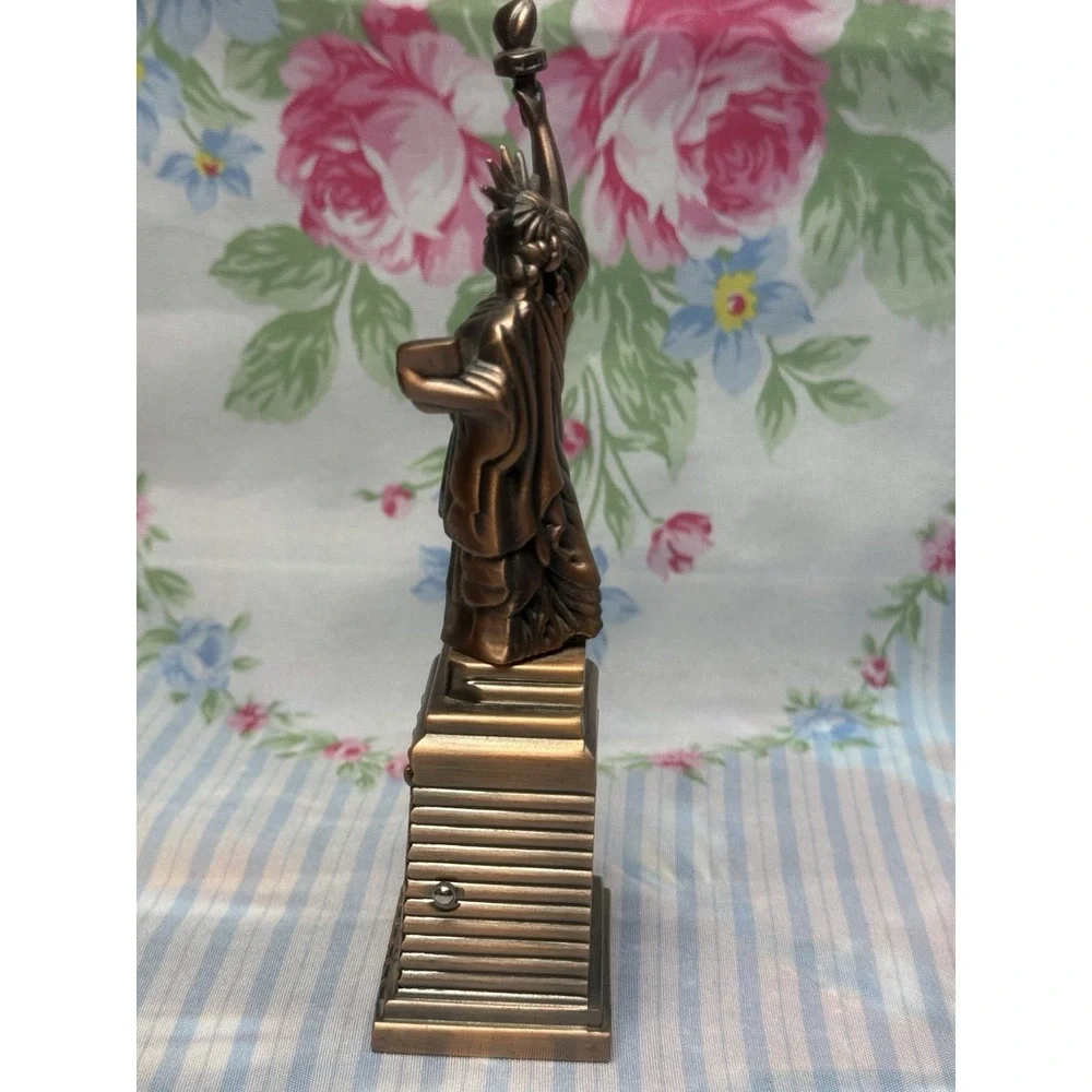 Vintage Souvenir Lot Wisconsin Bell Chicago‎ Mug Statue of Liberty Clock Horse